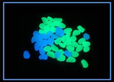 China Piedra luminescente /Glow del adoquín del esmalte en el guijarro oscuro en venta