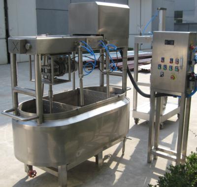 China Máquina industrial da fatura de queijo 1000L/1500LSUS304 com aquecimento, o revestimento refrigerando e o agitador para o tamanho branco do queijo 500g à venda