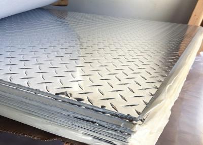 Chine La bande de roulement d'escalier 3003 plaque le plancher de Diamond Checker Plate Sheet For de cinq barres à vendre