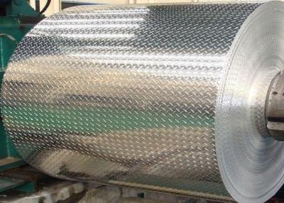 Chine Non le plat de bande de roulement en métal de glissement, 5052 3003 5 barres a gravé la bobine en refief en aluminium de feuille à vendre