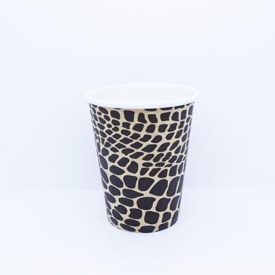 China Taças de café de parede única com tampa, copos de bebida de papel reciclado. à venda