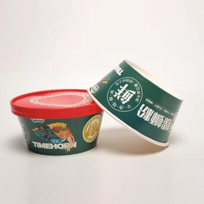 Cina 1200 ml Tazze rotonde di insalate di carta con coperchio Contenitori impermeabili per imballaggi alimentari in vendita