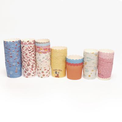 China Tazas de papel para pasteles de grado alimenticio, caja de papel para pasteles de horneado compostable con logotipo en venta