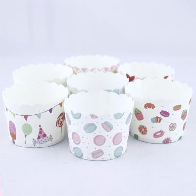 China Small Disposable Food Packaging Box Oven Safe Grease Resistant Cake Baking Cups for sale