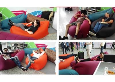 China 100% aufblasbare Sofa-Nylontasche im Freien, einfach zu tragendem kampierendem aufblasbarem Schlafensofa zu verkaufen