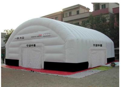 中国 結婚のための白のロゴの印刷された党大きく膨脹可能な空気テント 販売のため
