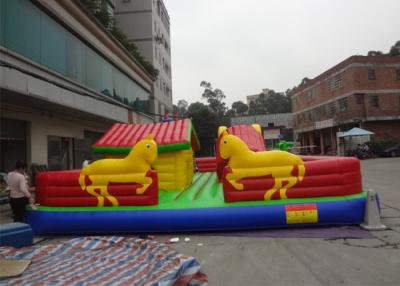 China Casa Bouncy do campo de jogos inflável interessante da cidade do divertimento com ventilador de ar à venda