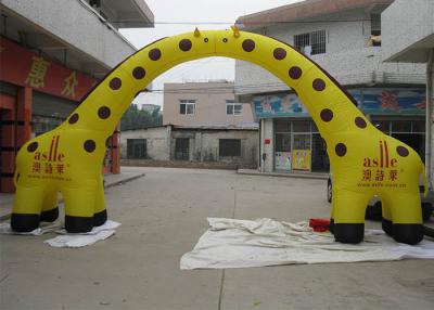 China Färben Sie aufblasbaren Airblown Bogen 0,55 Millimeter PVCs, Giraffen-Eingangs-Torbogen-Gewohnheit gelb zu verkaufen