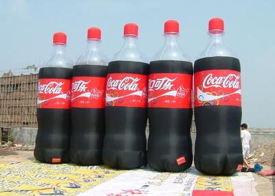 China Cocacala blaast op de Rode/Zwarte Opblaasbare Bierfles met 2 - 3 Minuten/laat leeglopen Te koop