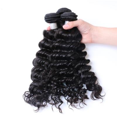 China Os pacotes brasileiros do Weave do cabelo, cabelo 100 humano cabelo de 3 pacotes tratam o fechamento à venda