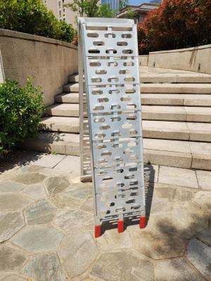 China Safely Load & Unload Aluminum Loading Ramps With Safety Chains for sale