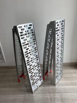 China Professional Grade Smooth Aluminum Ramp Set 2 Pieces Folding for sale