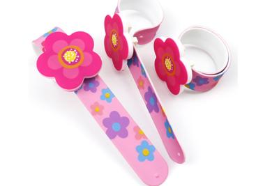 China 220*25*2mm Silicone Slap Bands , Delicate Snap Bracelets With Flow Shape Charm for sale