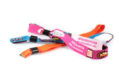 China Polyester Label Woven Cloth Wristbands Beautiful Appearance EU Standard Compliant for sale