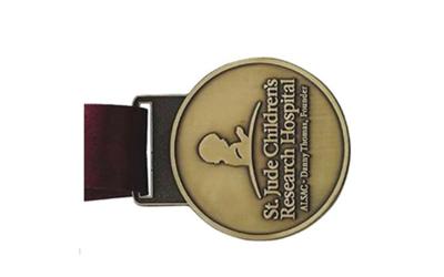 Κίνα Μετάλλια ποδοσφαίρου Ευρωπαϊκού στυλ με κορδέλα από κράμα ψευδαργύρου / σκληρά υλικά ορείχαλκου προς πώληση