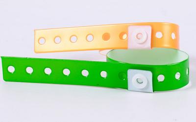 China Popular Clear Image Waterproof Vinyl Wristbands Imprinted Logo SGS Compliant for sale