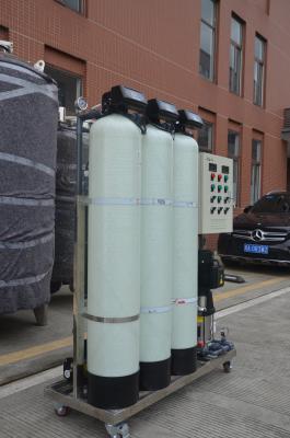 Chine installation de traitement de l'eau industrielle de la purification 2000L pour le contrôle de relais de système d'eau potable à vendre