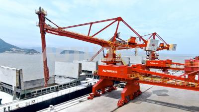 China Ayuda de rosca móvil del carbón del cemento del descargador de la nave respetuosa del medio ambiente en venta
