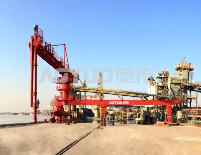 China 1500t/H Screw Ship Unloader 30 Degree Inner Swing And 40 Degree Outer Swing for sale
