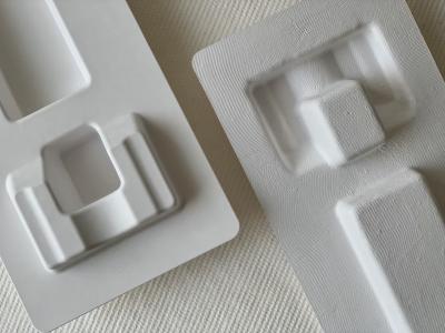 China Vernieuwbare, op maat gemaakte thermogevormde trays Gegoten pulp Duurzame vezel glad oppervlak Te koop