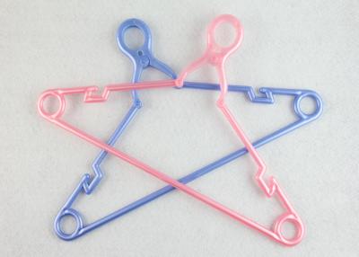 China Uso plástico cor-de-rosa/branco dos ganchos tubulares plásticos flexíveis, de revestimento dos ganchos do agregado familiar à venda