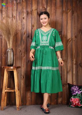 中国 流行のチュニックのShrink For Summer緑によって刺繍される綿のマキシの服の伯母さん 販売のため