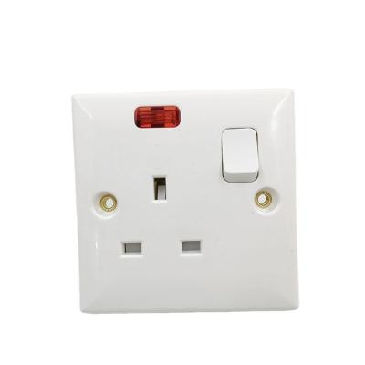 China 1/2/3/4 Strip Hot Sale EDISON Series 13A Electrical UK Standard Wall Socket Switch à venda