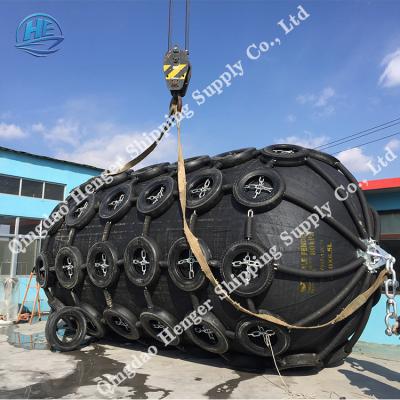 China Long Lifespan Boat Mooring Fenders Marine Boat Fenders With Chain Black Color for sale
