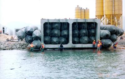 中国 重い持ち上がるゴム製膨脹可能な海洋のエアバッグD15*L20mの海兵隊員の持ち上がるエアバッグ 販売のため