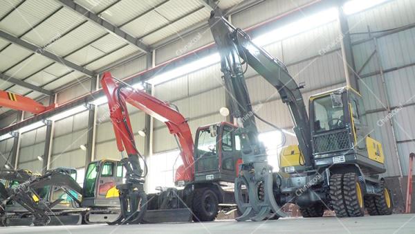 Quality Hydraulic Wheel Excavator Machine 8 Ton Digger With Spare Parts for sale