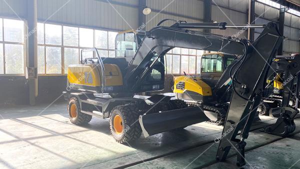 Quality Trenching Machine Large Crawler Hydraulic Excavator Track Multifunctional Oversized Big Digger for sale