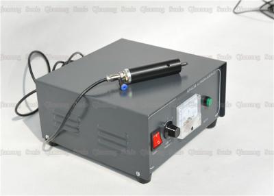 China máquina de soldadura ultrassônica do metal 100w para a soldadura sem contato da antena de Smart Card à venda