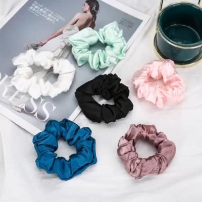 China Custom 22mm Mulberry Silk Scrunchies 0.03kg Elastic Hair Bands for sale