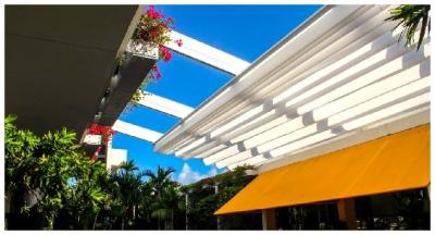 China Outdoor Retractable Roof Awning Pvc Fabric Metal Pergola Pvc Coated Sail Finishing for sale