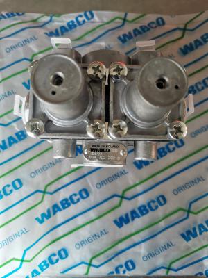 China Four Tractor Protection Valve  Four Circuit Valve For Mercedes Benz for sale