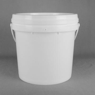 China 20L Round Plastic Paint Bucket with Pouring Spout en venta