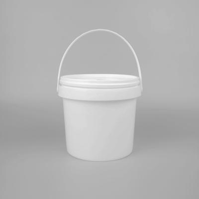 China SGS Certified 2 Liter Plastic Food Bucket Durable With Handles And Lids for sale