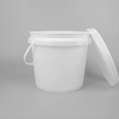 China Red Plastic Paint Bucket with Lid Durable and  en venta