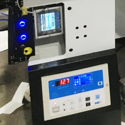 Chine Arrêtez non la machine de rebobinage d'étiquette adhésive avec le chargement automatique de noyau à vendre