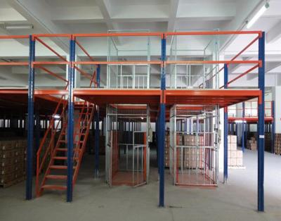 China Estantes del almacenamiento de Warehouse del ahorro de espacio con funcional multi de la escalera en venta
