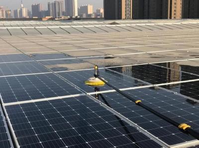 中国 携帯用太陽電池パネルのクリーニング ブラシのキットの単一のヘッド自動回転ブラシ機械ロボット 販売のため