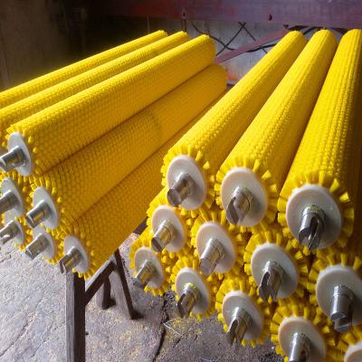 China Rodillo de cepillo, rodillo ondulado, eje de cepillo de alambre ondulado amarillo, lavadora de hojas en venta