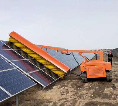 China Máquina solar de limpieza de la limpieza de la placa del vehículo para la central eléctrica fotovoltaica en venta
