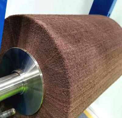 中国 ブラシのローラーの高温抵抗力があるひく磨く布の磨くローラーの非編まれた布 販売のため