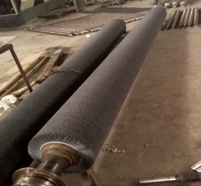 Chine Rouleau de polissage résistant à hautes températures plaqué de cuivre industriel de brosse de rouleau de brosse de fil d'acier à vendre