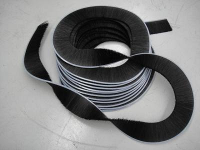 China Verdrängte flexible industrielle 5.0mm bürstet zurück Streifen mit Nylonschutzträger zu verkaufen