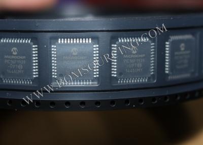 中国 LCDの運転者の集積回路が付いているPIC16F1939-I/PT 8ビット プログラム可能なICの破片 販売のため