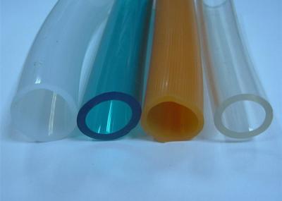 Chine La couche unitaire colorée de tuyau de l'eau de PVC flexible pour transportent le liquide d'huile de l'eau à vendre