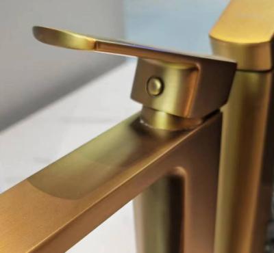 China Cuenca de baño de bronce cepillado mezclador de grifo termostático en venta