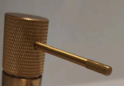 China Wandmontage Gepoetste Messing Keuken Mixer Kraan Bronzen Wasbak Kraan OEM Te koop